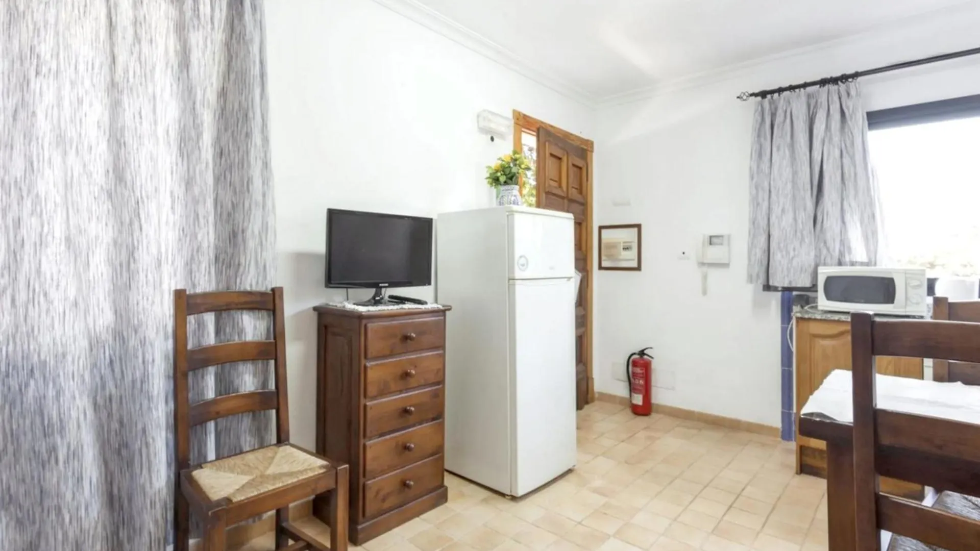 Вилла Experience The Charm Of Pollenca From A Welcoming House With Mountain View Дом отдыха